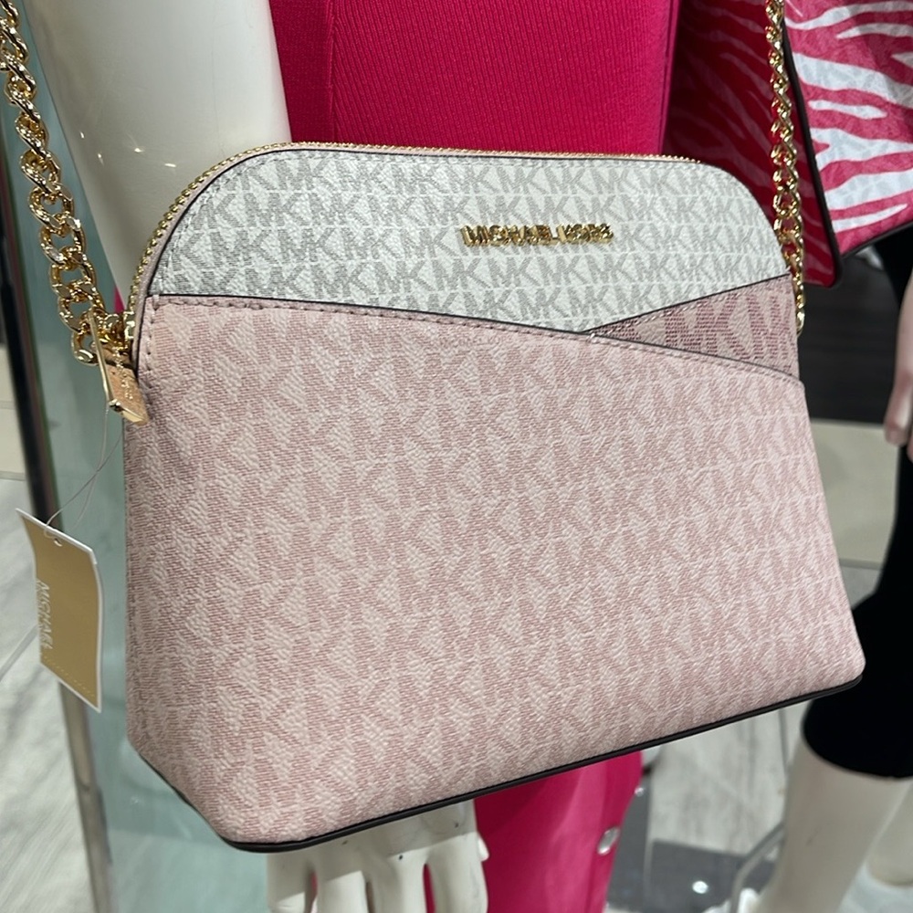 Michael Kors Jet Set Travel Md Color-Block Signature Logo Crossbody
Powder Blush - Picture 9 of 16